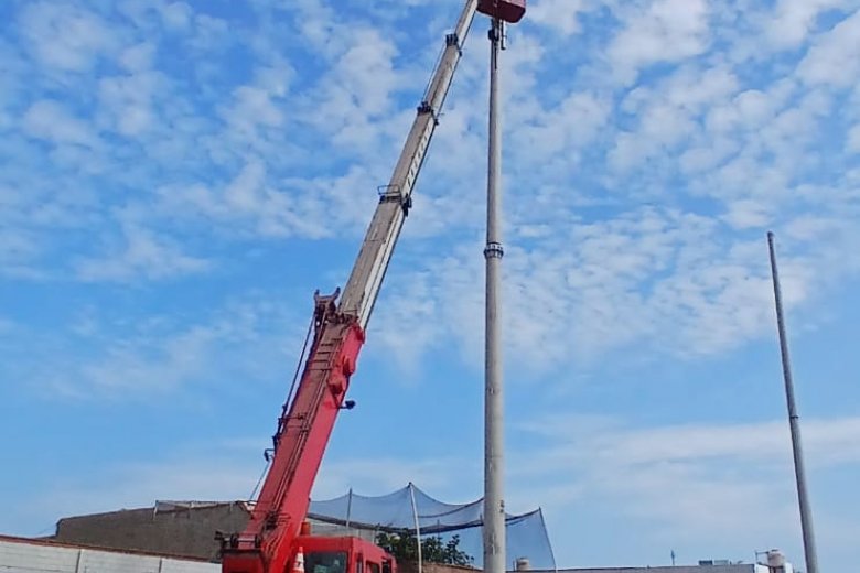 GRUAS CON CANASTILLA